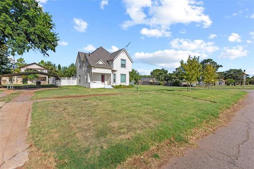 422 N Main St, Okeene, OK, 73763-9448 | Card Image