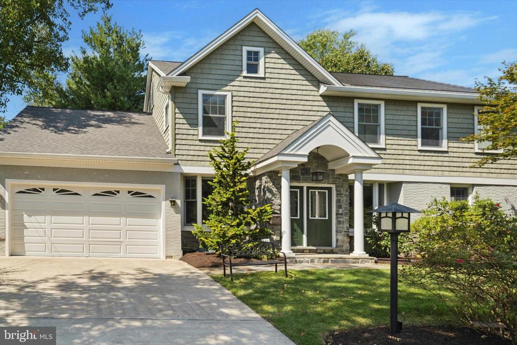 Sutton Rd, Ardmore, PA 19003