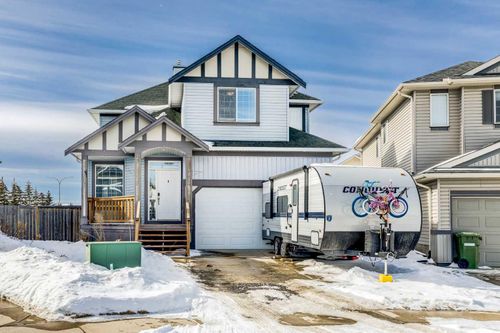 333 Bayside Place Sw, Home with 4 bedrooms, 3 bathrooms and 4 parking in Airdrie AB | Card Image