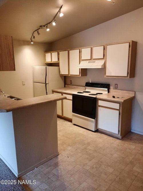229-1185 W University Ave, Flagstaff, AZ, 86001-7145 | Card Image