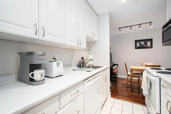 302 - 120 E 4 Th Street, Condo with 1 bedrooms, 1 bathrooms and 1 parking in North Vancouver BC | Image 11
