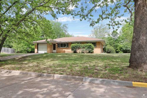1757 Vaughn Dr, Manhattan, KS, 66502-2623 | Card Image