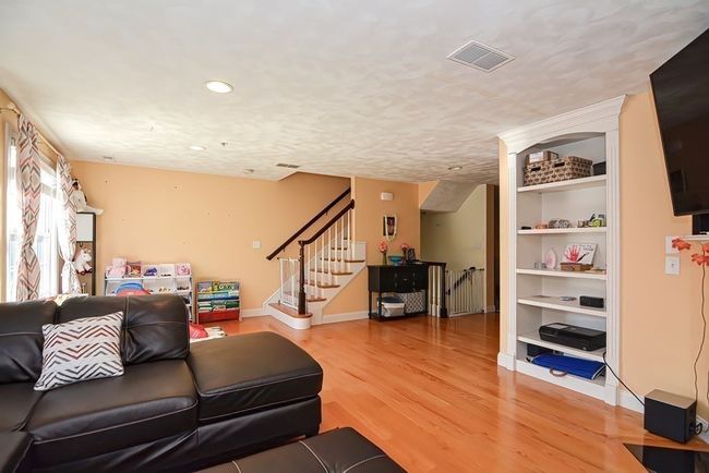 UNIT-4 - 1 Olson St, House attached with 2 bedrooms, 3 bathrooms and 1 parking in Wilmington MA | Image 7