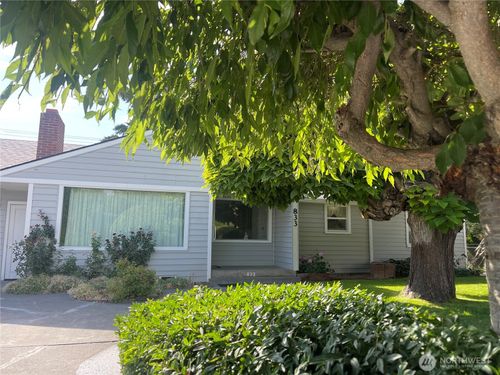 833 C St Nw, Ephrata, WA, 98823-1647 | Card Image