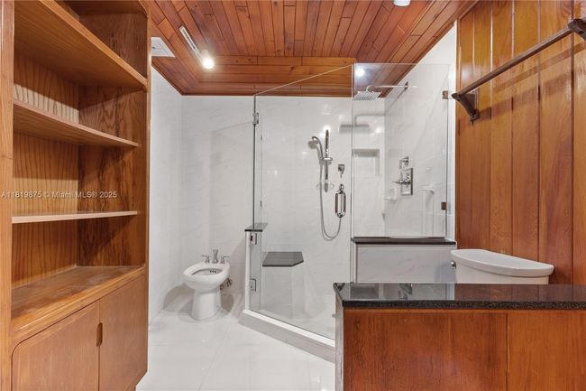 APT-8A - 77 Crandon Blvd, Condo with 2 bedrooms, 2 bathrooms and null parking in Key Biscayne FL | Image 24