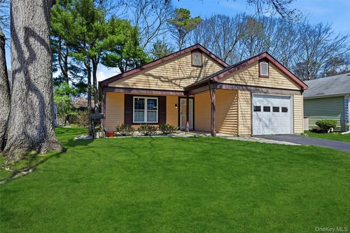 204 Belfast Ln, Ridge, NY, 11961-2023 | Card Image