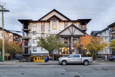 405 - 5474 198 St, Condo with 2 bedrooms, 1 bathrooms and 2 parking in Langley BC | Image 2