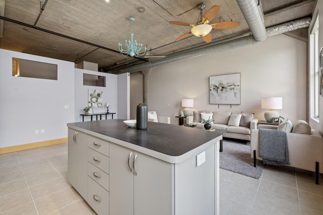 Bright and open layout | Image 6