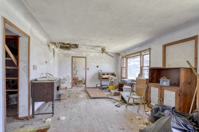 9915 Van Buren Rd, House other with 3 bedrooms, 1 bathrooms and null parking in Fowlerville MI | Image 6