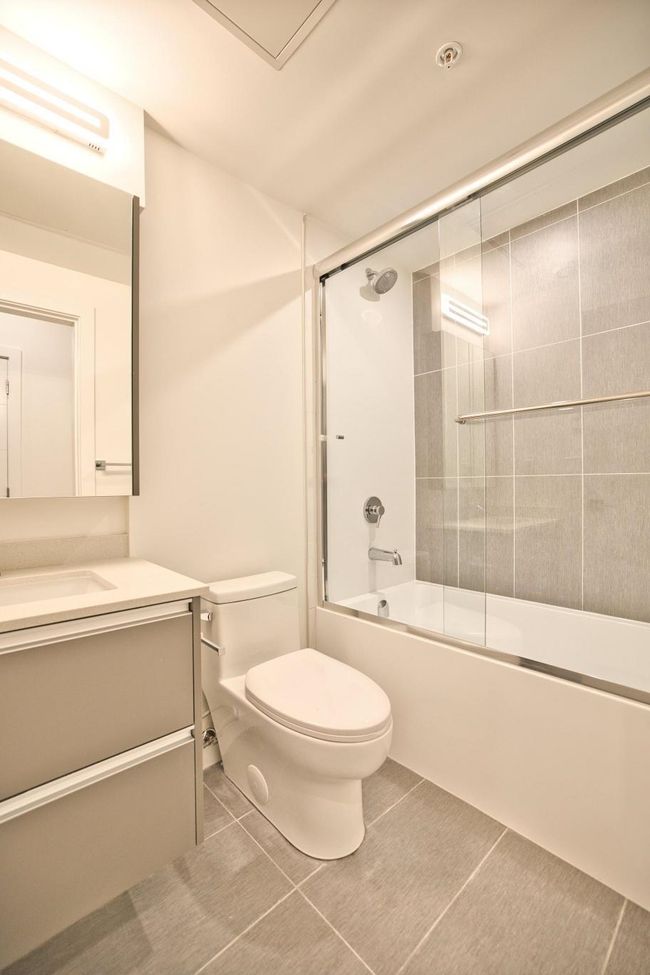 205 - 14225 103a Avenue, Condo with 2 bedrooms, 2 bathrooms and 1 parking in Surrey BC | Image 8