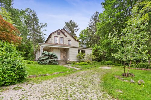 46 Walnut St, Pleasantville, NY, 10570-3716 | Card Image