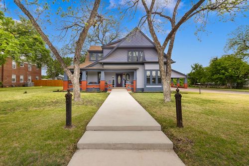 1102 S College St, Brady, TX, 76825-6121 | Card Image