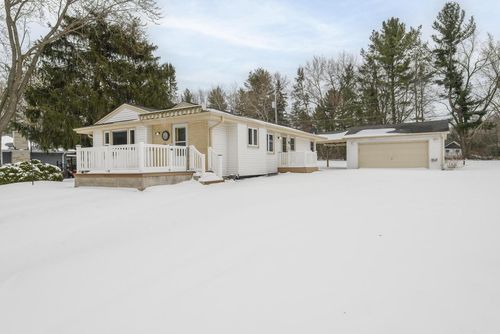 21401 W Woodland Drive, New Berlin, WI, 53146 | Card Image