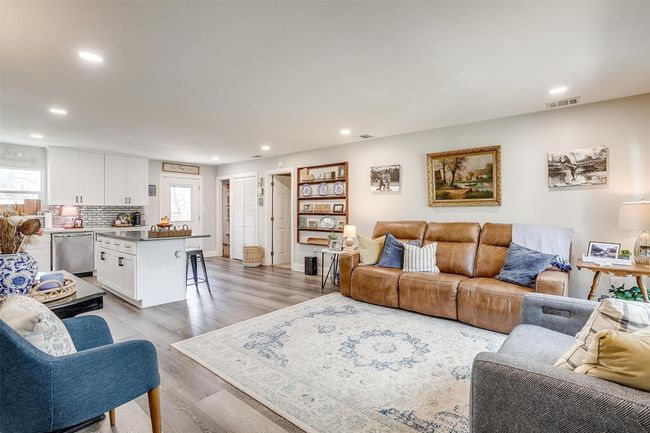 3212 San Marcus Ave, House other with 4 bedrooms, 2 bathrooms and null parking in Dallas TX | Image 5