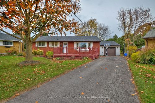 3283 Kenwood Crt, Niagara Falls, ON, L2J2X8 | Card Image