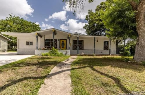 463 Sprucewood Ln, San Antonio, TX, 78216-6417 | Card Image