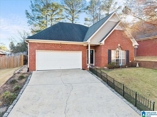 3225 Boxwood Dr, HOOVER, AL, 35216-4697 | Card Image