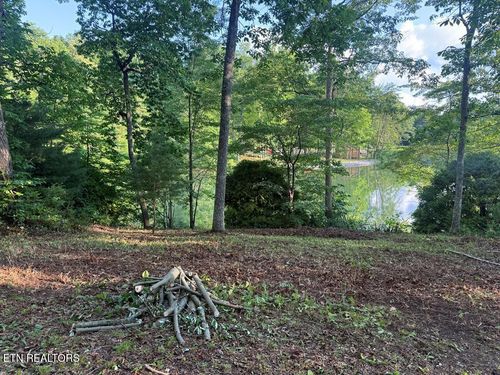 231 Crockett Lake Dr, Crossville, TN, 38572-1957 | Card Image