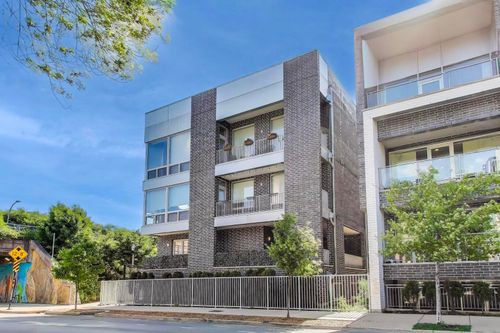 1e-1800 N California Ave, CHICAGO, IL, 60647-5106 | Card Image