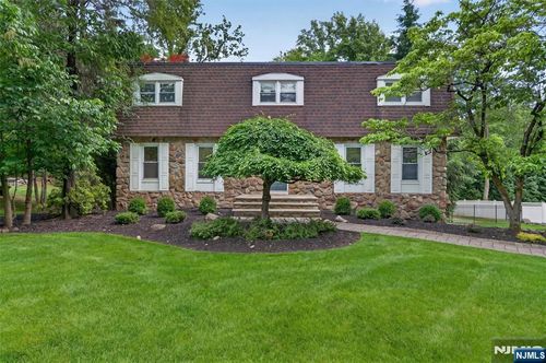 559 Wayne Dr, River Vale, NJ, 07675-6134 | Card Image