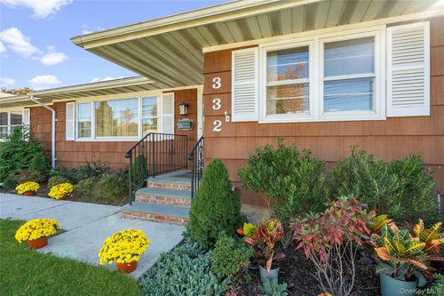 332 Marcy St, West Babylon, NY, 11704-3005 | Card Image