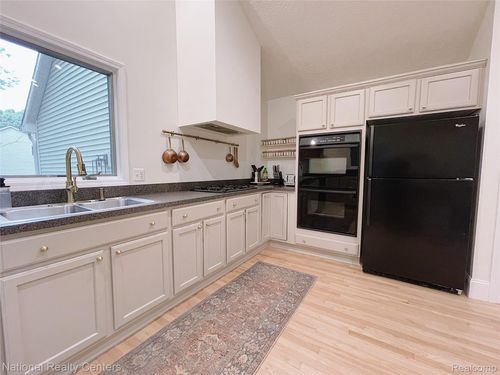 5403 Lenard Cir, Howell, MI, 48843-6902 | Card Image
