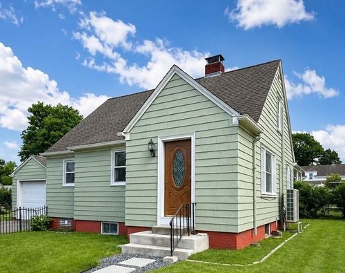67 Mulberry St, Attleboro, MA, 02703-4145 | Card Image