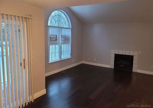 46101 Allenton Dr, Macomb, MI, 48044-5221 | Card Image