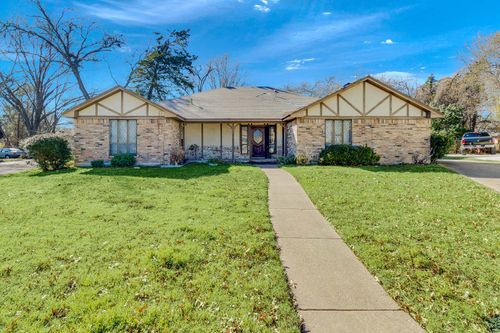 218 Clubbrook Cir, Desoto, TX, 75115-3011 | Card Image