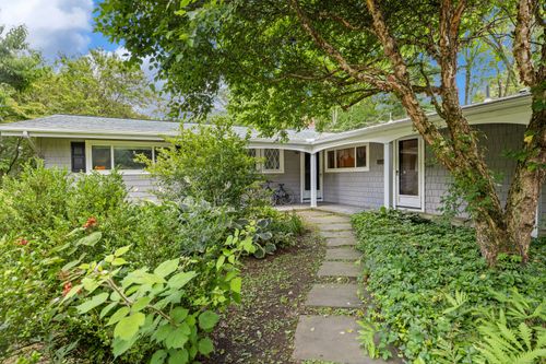 109 Country Club Rd, Avon, CT, 06001-2612 | Card Image