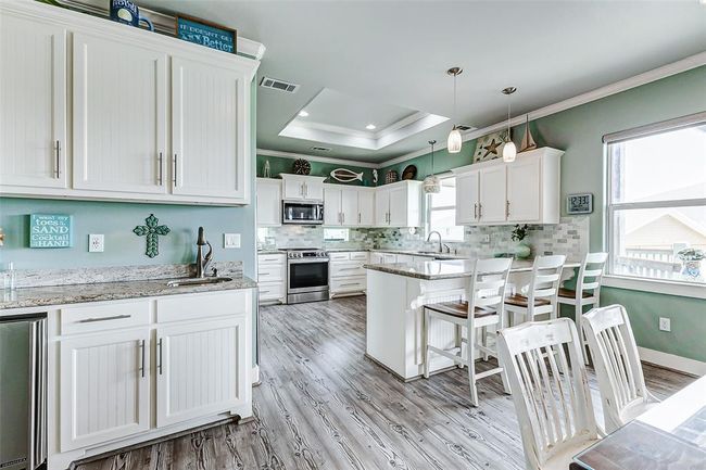 950 Seadrift Dr, House other with 5 bedrooms, 4 bathrooms and null parking in Crystal Beach TX | Image 5