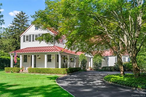 21 E Gate Rd, Huntington, NY, 11743-1606 | Card Image