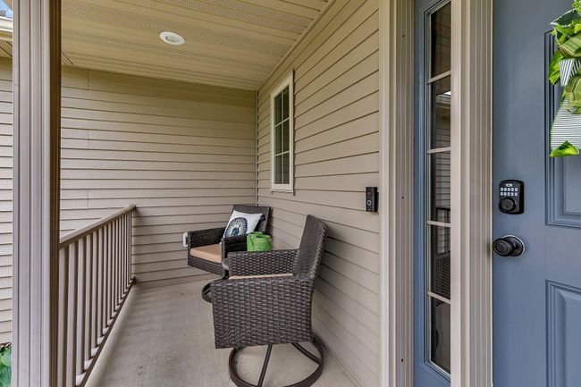 Nice front porch | Image 4