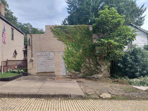 820 Chester St, East Liverpool, OH, 43920-3365 | Card Image