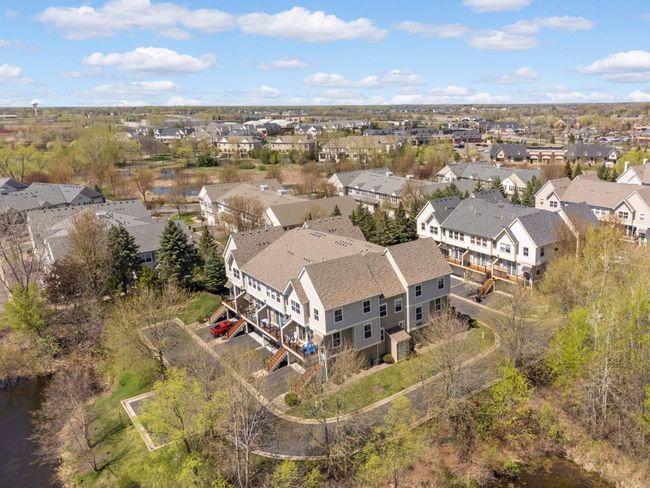 Aerial view showing the dead end street and guest parking right out the front door | Image 27