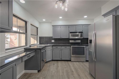 10209 Foster St, Overland Park, KS, 66212-2550 | Card Image