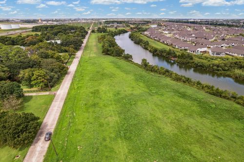 19519 Old Galveston Rd, Webster, TX, 77598-5517 | Card Image