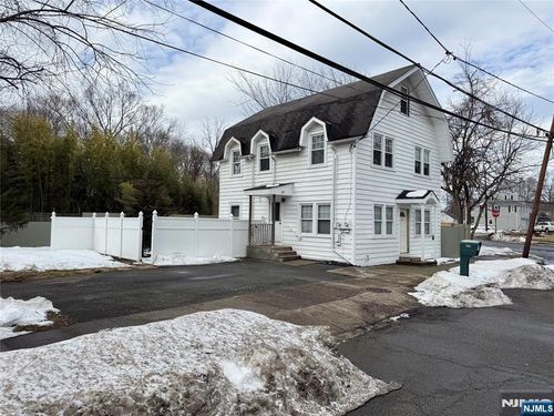 25-27 Newark Pompton Tpke, Wayne, NJ, 07470 | Card Image