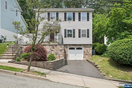 63 Macfarlan Ave, Hawthorne, NJ, 07506-3603 | Card Image