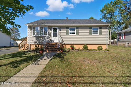 311 Pine St, Lakehurst, NJ, 08733-2929 | Card Image