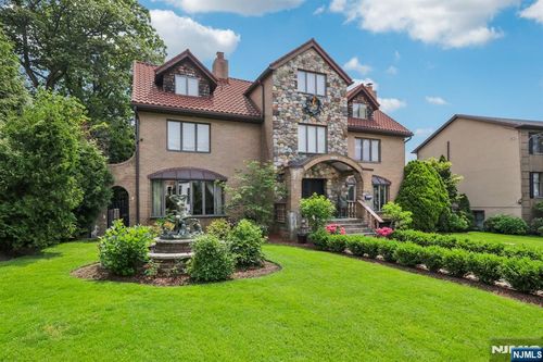 1060 Briar Way, Fort Lee, NJ, 07024-6344 | Card Image