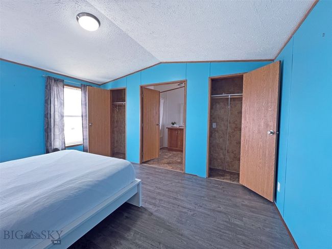 bedroom 1 in mobile home | Image 18