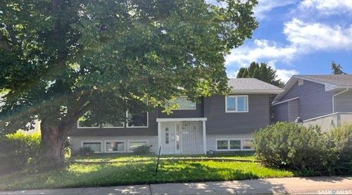 1321 Prince Cres, Moose Jaw, SK, S6H6E6 | Card Image