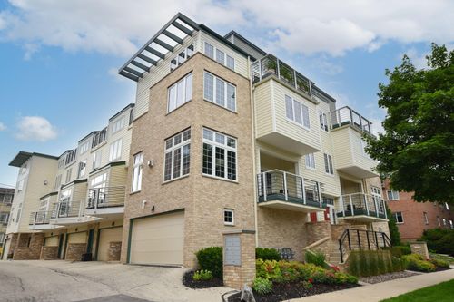 2575 N Farwell Ave, Milwaukee, WI, 53211-4117 | Card Image