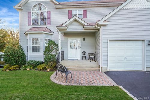 194 Oxhead Rd, Centereach, NY, 11720-1929 | Card Image