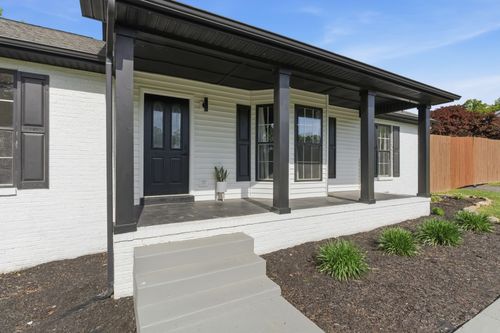 2068 Shawnee Ln, Greenbrier, TN, 37073-4121 | Card Image