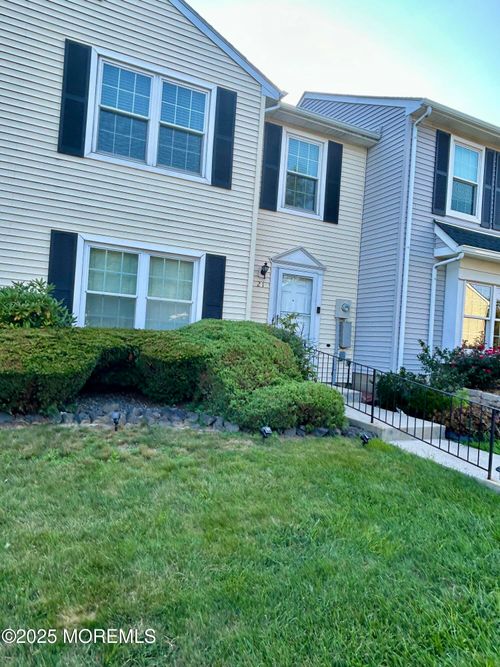 21 Byrnes Ln W, Sayreville, NJ, 08872-2215 | Card Image