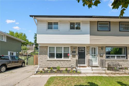 589 Elgin St N, Cambridge, ON, N1R6A2 | Card Image