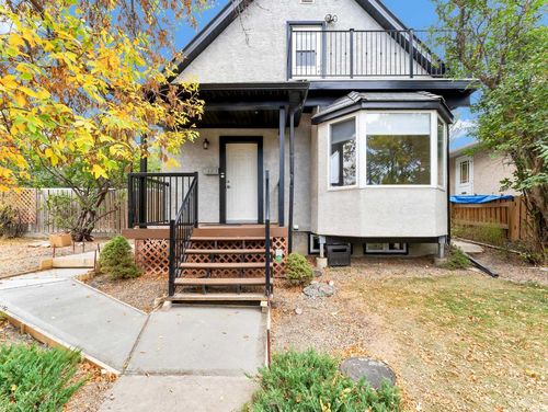 427 5 St Se, Medicine Hat, AB, T1A0M9 | Card Image