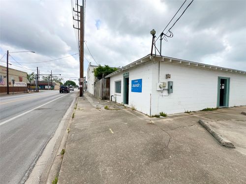 3211 School St, Needville, TX, 77461-8355 | Card Image